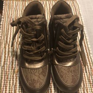 Big Girls sneaker size 35